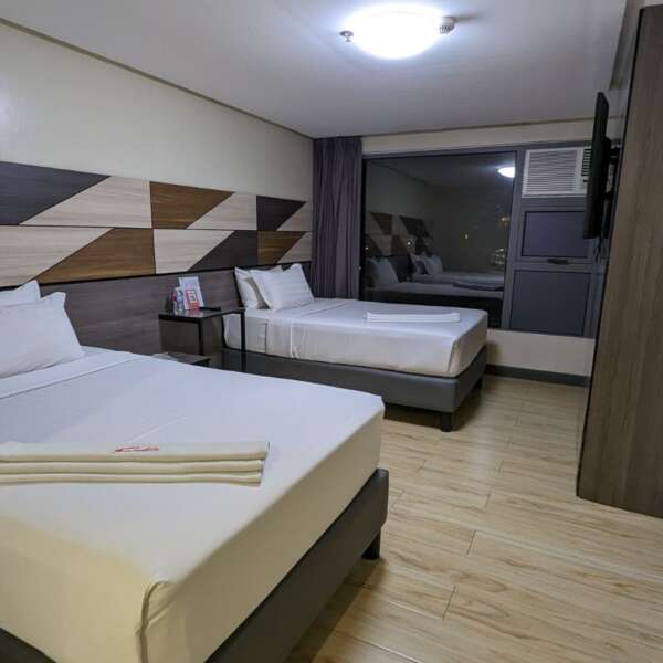 The twin beds at Travelite Hotel